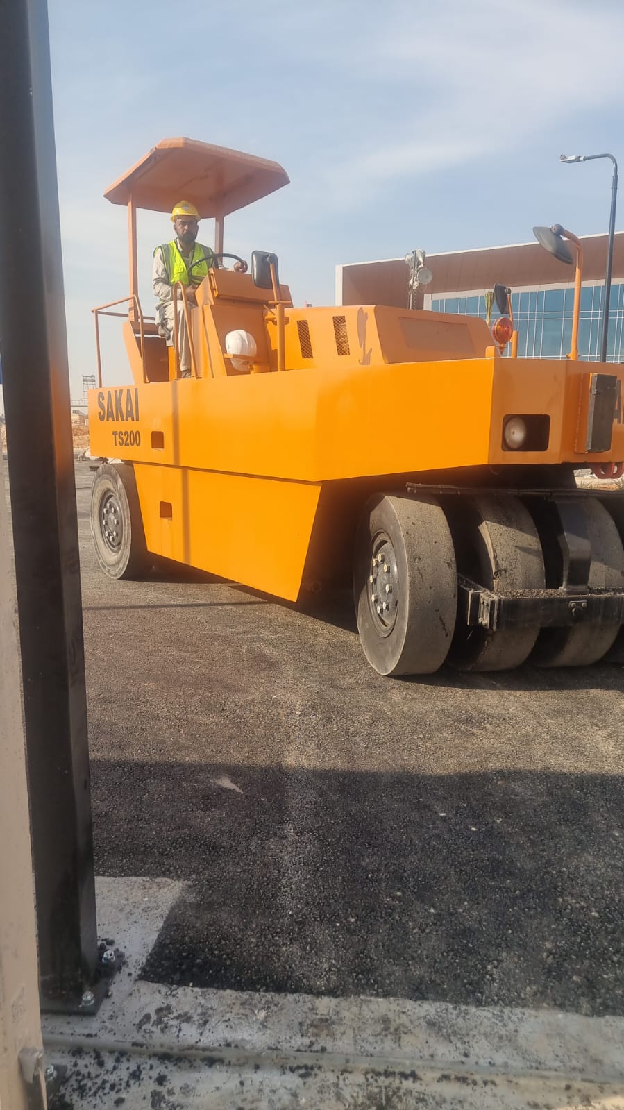 عميلة الأسفلت اي تسفيت الطرقات